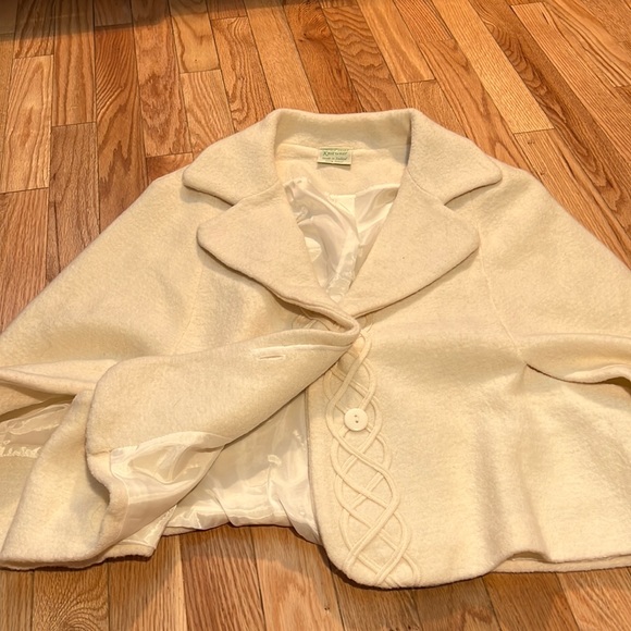 Aran Isles Knitwear 100%wool poncho / cape sweater - Picture 2 of 8